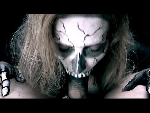 ❤️ Demonska djevojka siše kurac svojim crnim ustima i guta spermu. ❤️❌ Porno na bs.passionateembracespotlight.ru